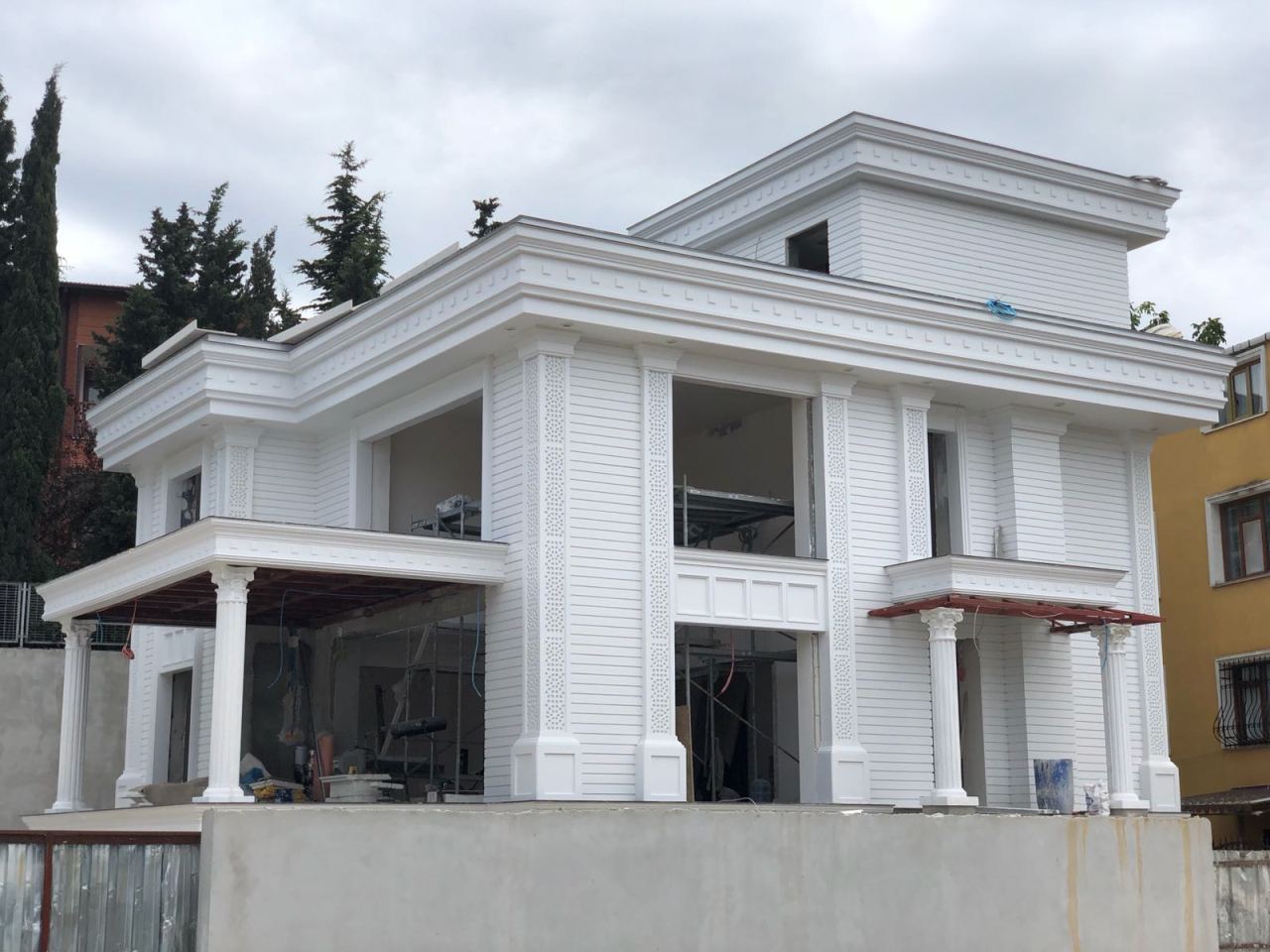 Dragos Villa